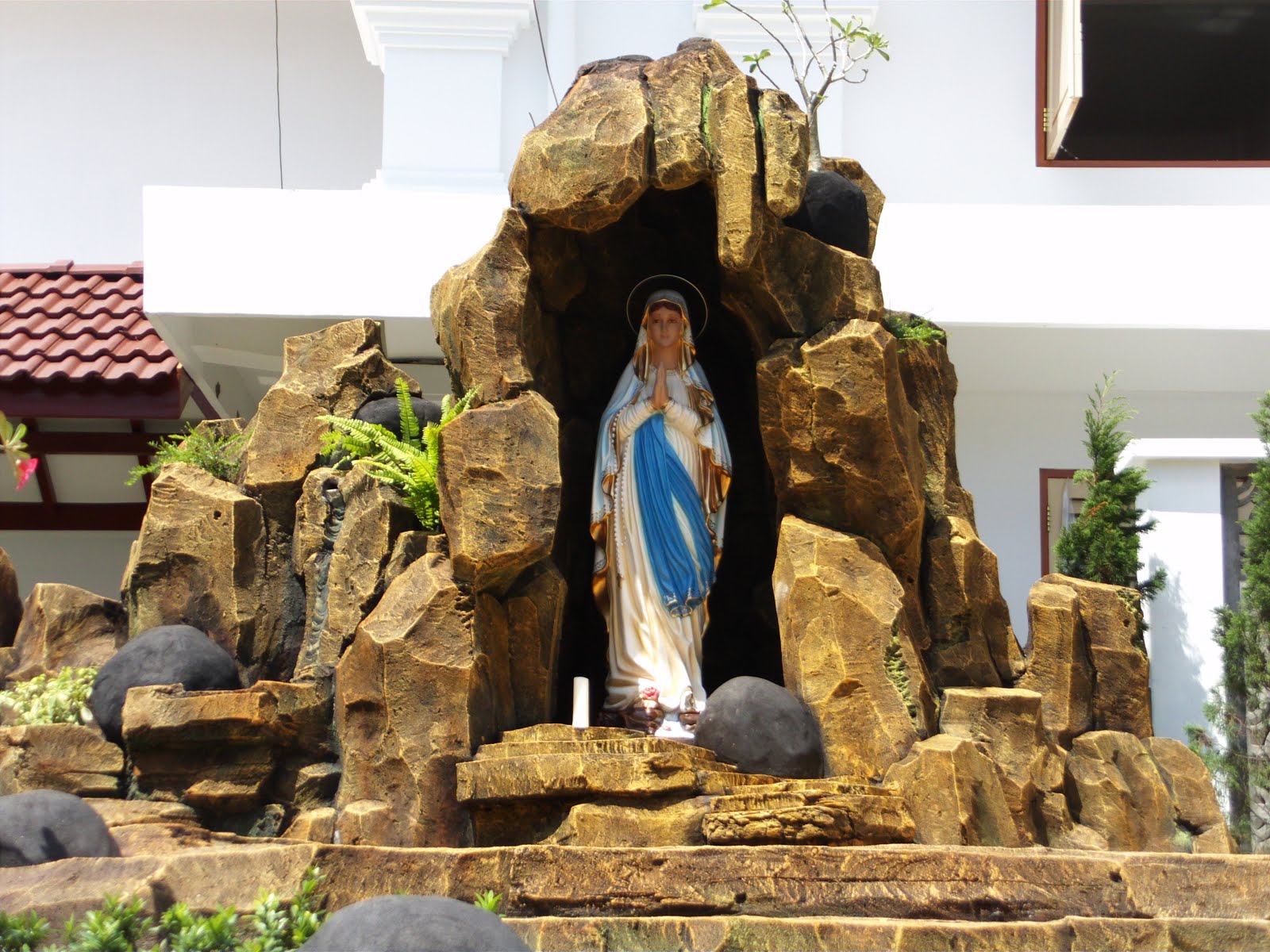 batu alam dan taman: Gua Maria