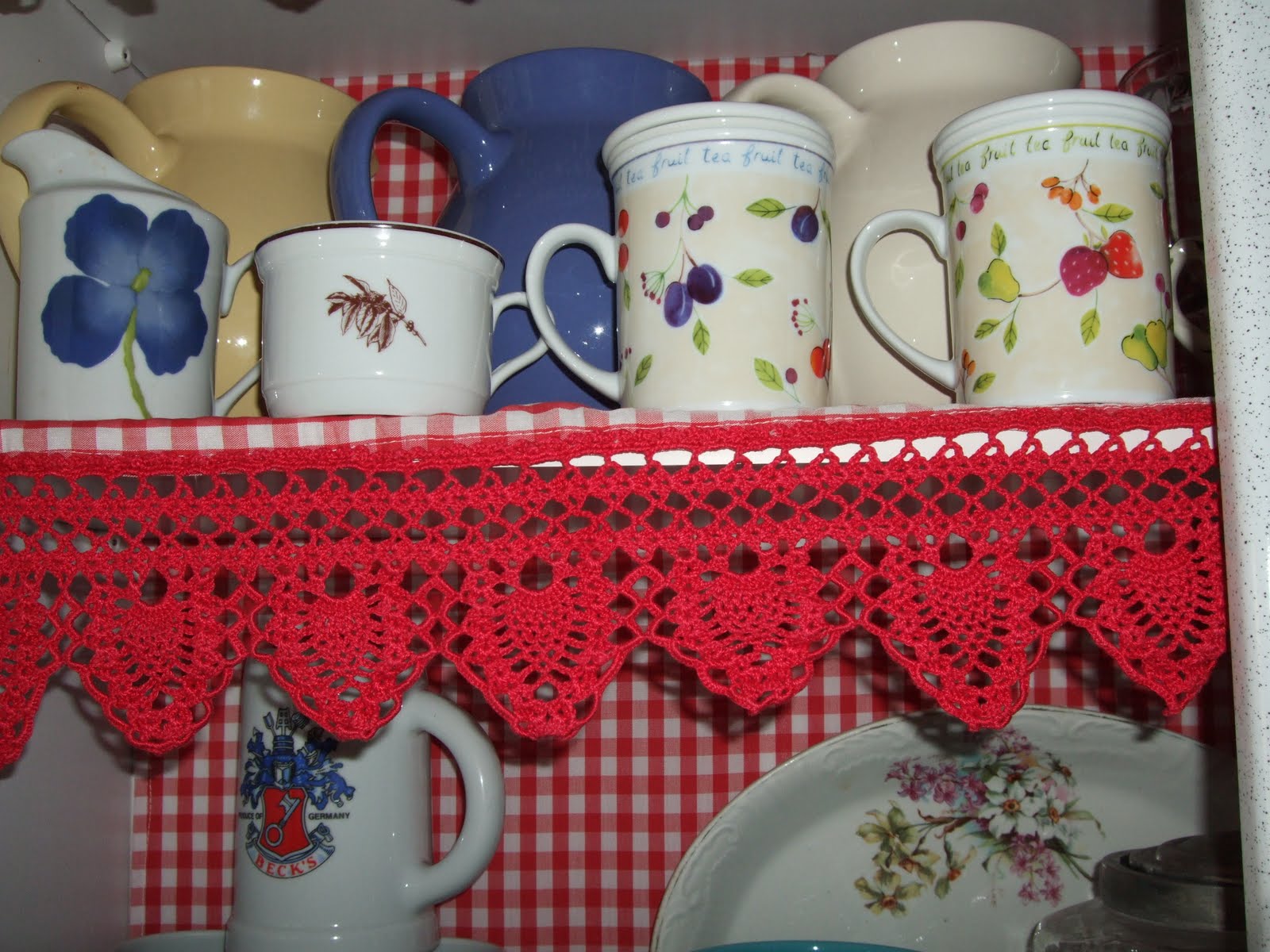 El Gorrión Laborioso: Las cortinas de la cocina.