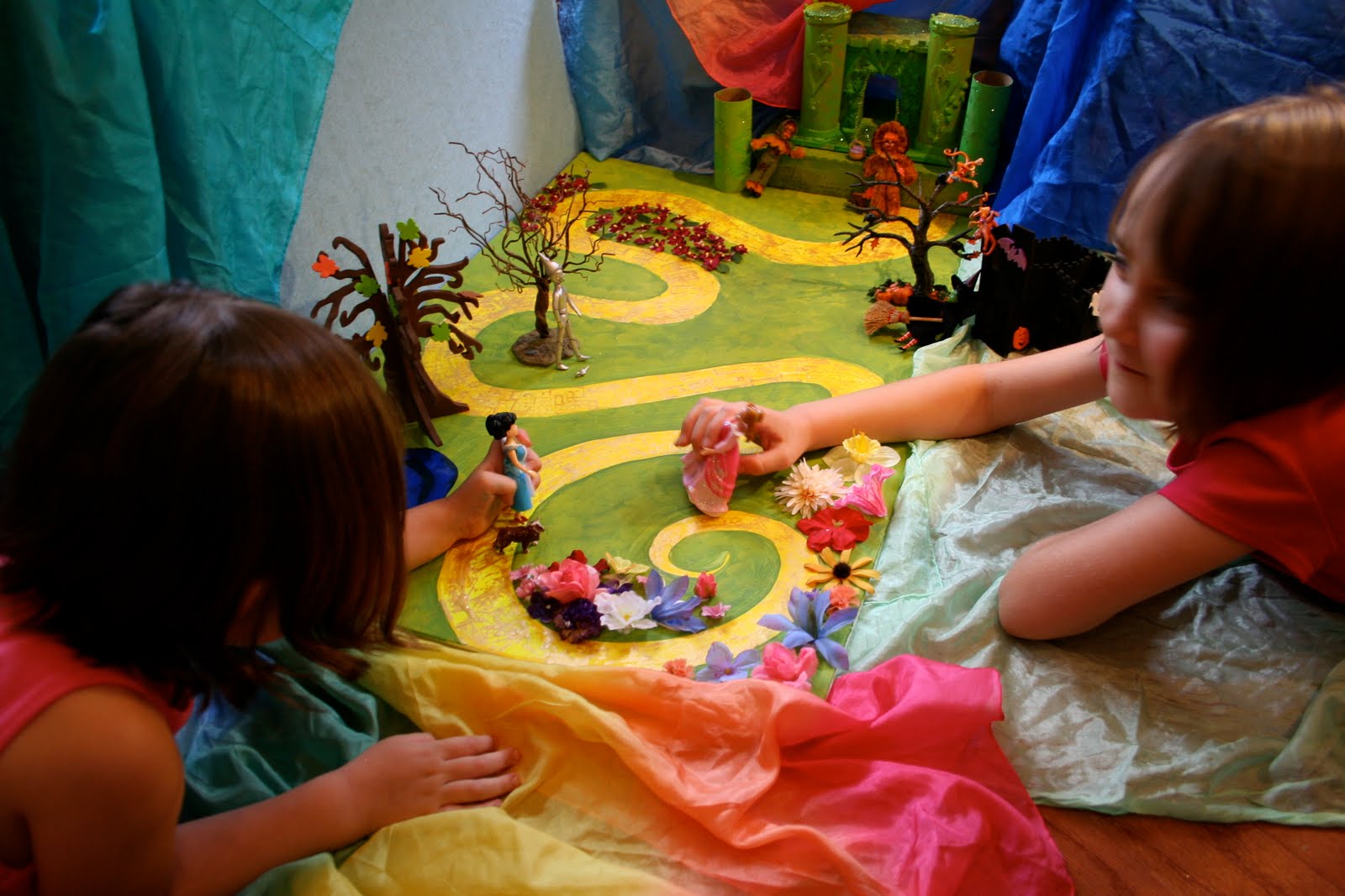 Pink and Green Mama: * Our Somewhere Over The Rainbow Land Of OZ Playscape