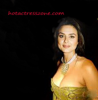 Indian hot sexy Preity Zinta Caught Without Bra - Nip**les Visible