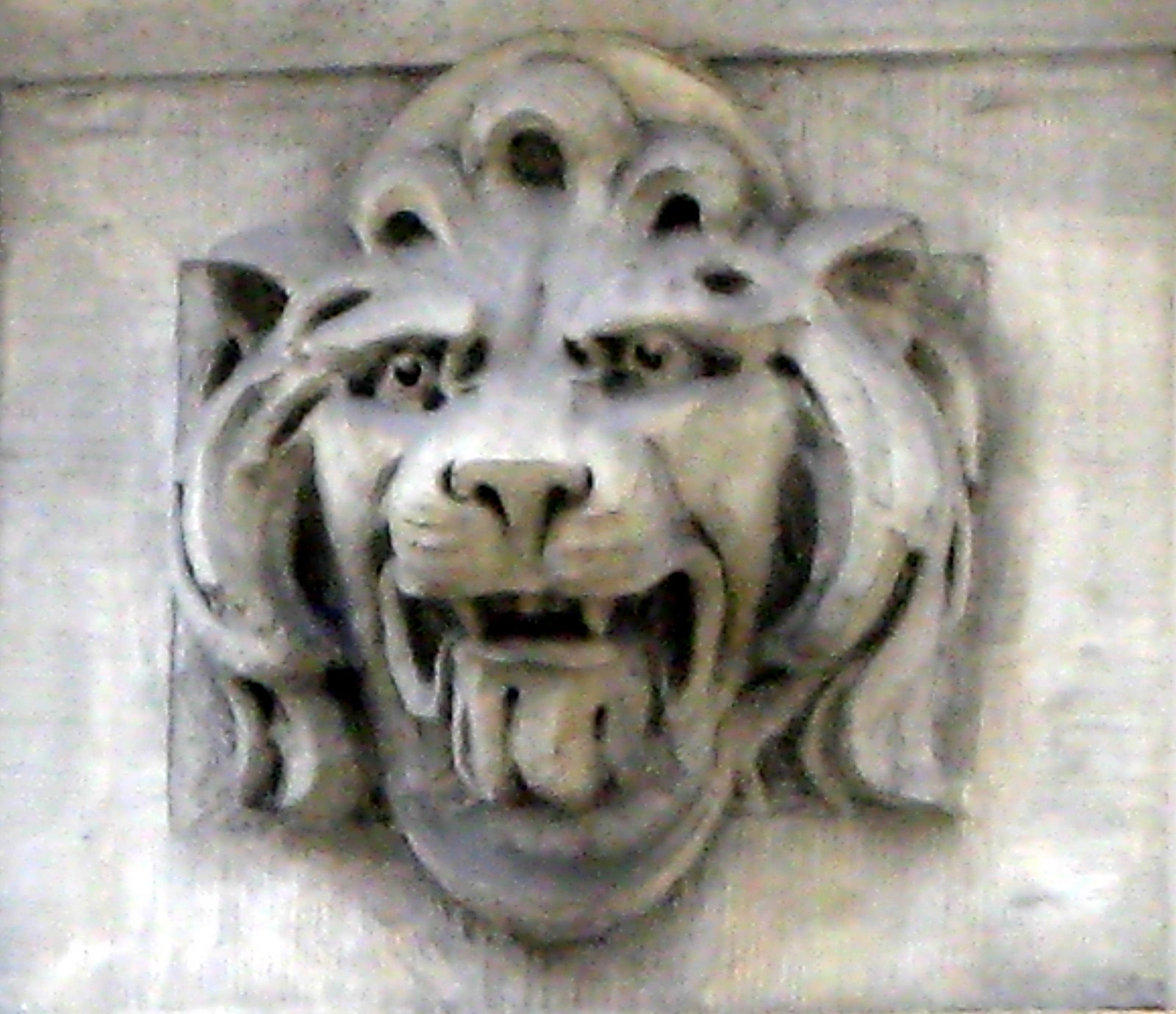 [lion_head_gargoyle.jpg]