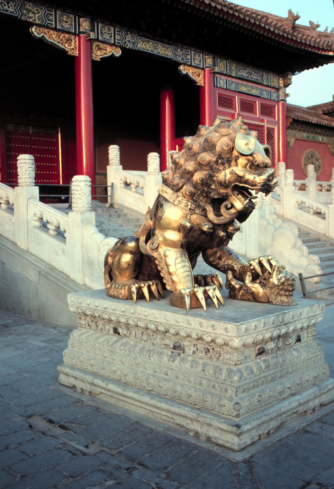 [golden_lion_forbidden_city.jpg]