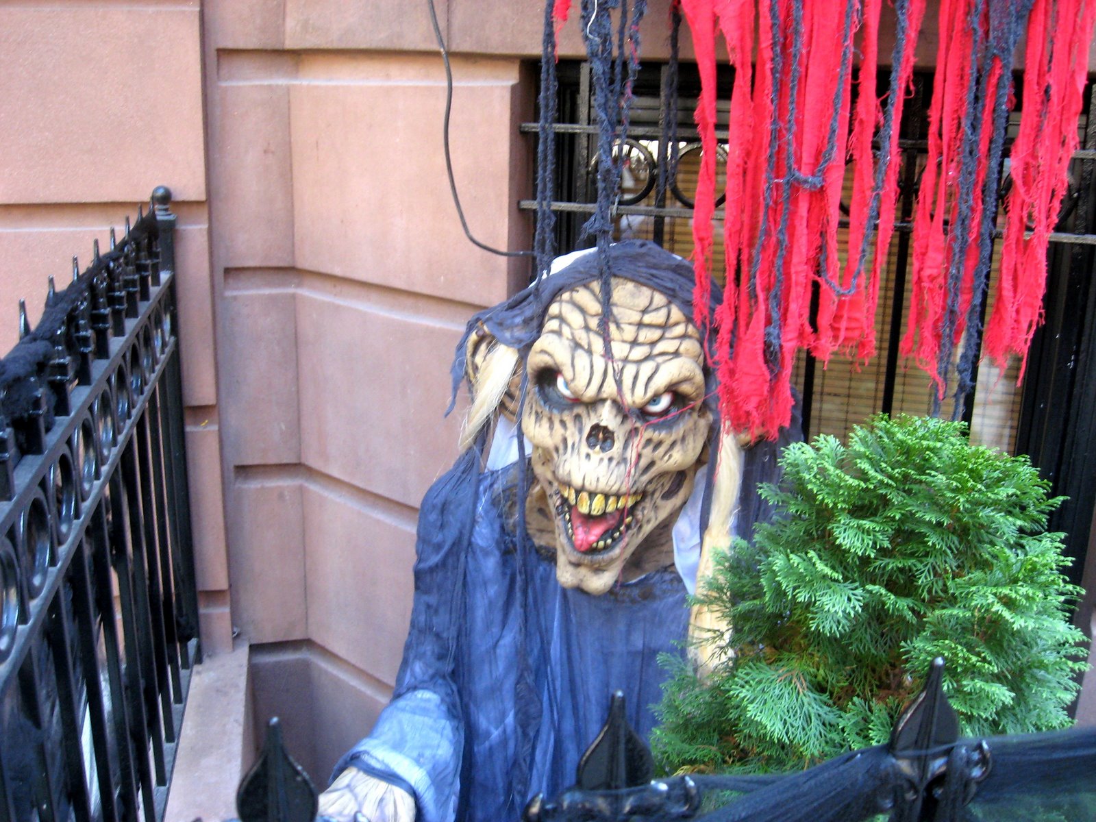 [halloween_haunted_house_blue_demon.jpg]