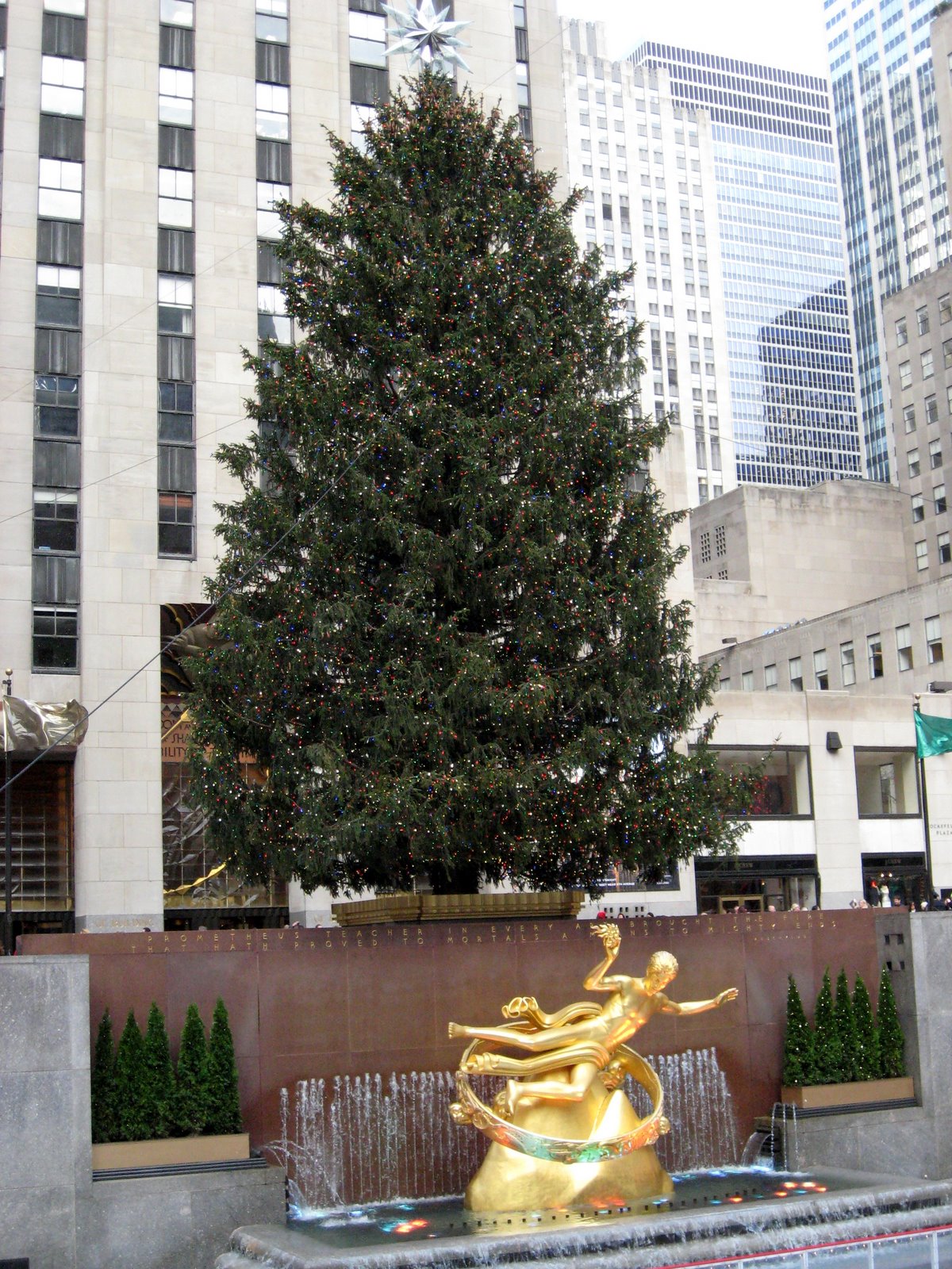 [rockefeller_christmas_tree.jpg]