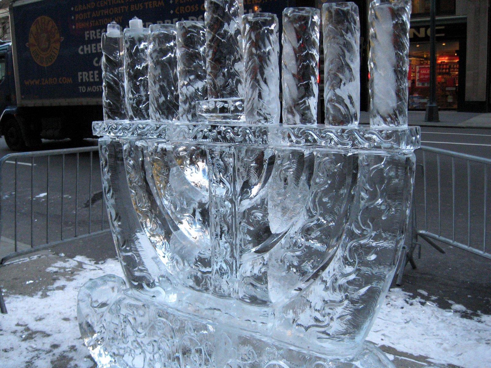 [hanukkah_menorah_2.jpg]