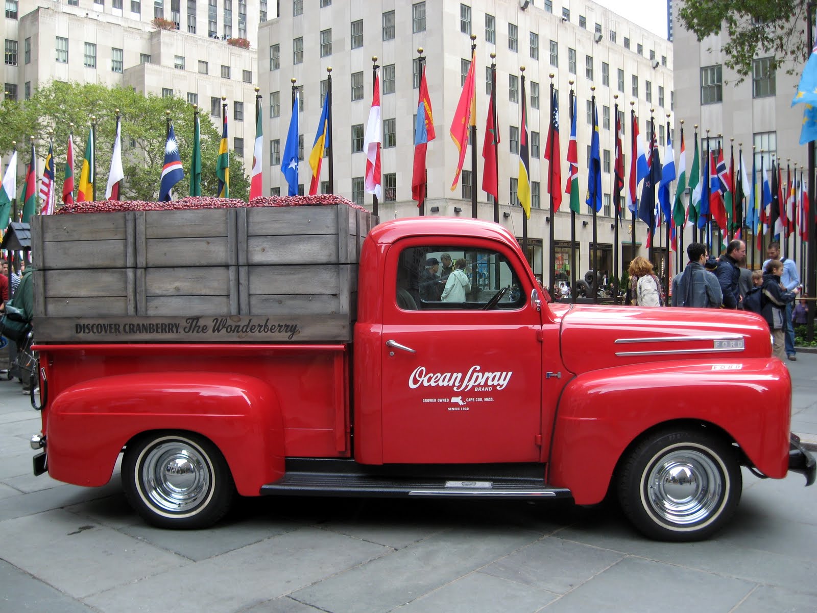 [red_ford_pick_up_3.jpg]