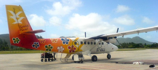 Avion coloré Twin Otter Air Seychelles