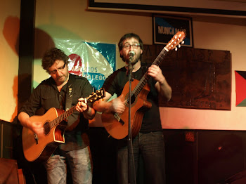 Acompañada de Fernando y Andrés a la guitarra