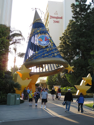 Disneyland Hotel hat and stars