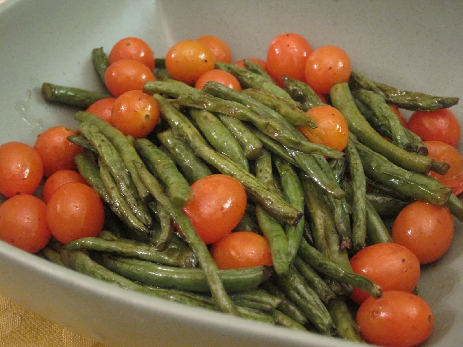 Malikala's Ono Kine Grinds Green Beans with Roasted Tomatoes