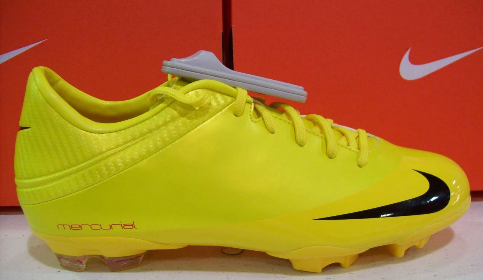 nike mercurial velocity