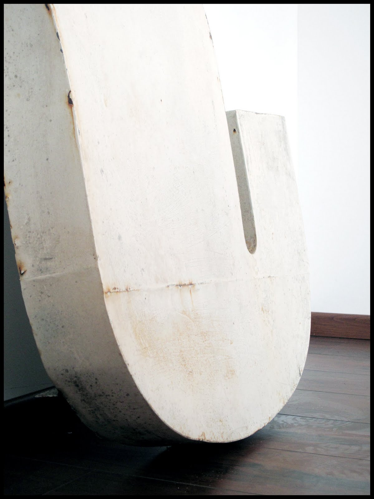 Hauteur 101cm grande lettre U ou N d’enseigne vintage