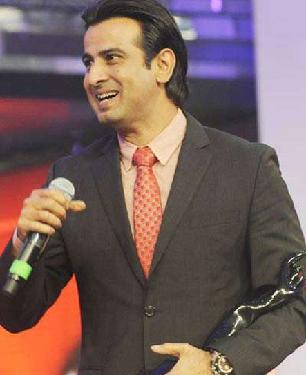  - Ranveer Singh, Anushka Sharma at 56th Filmfare Awards 2011