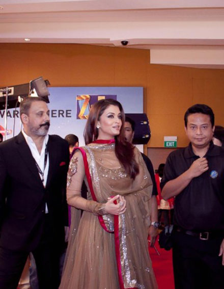 Gorgeous Aishwarya Rai at Zee Cine Awards Red Carpet