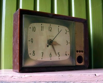 vintage-tv-clock