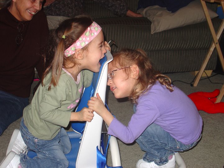 [2008.04.04GirlsPlaying2.jpg]