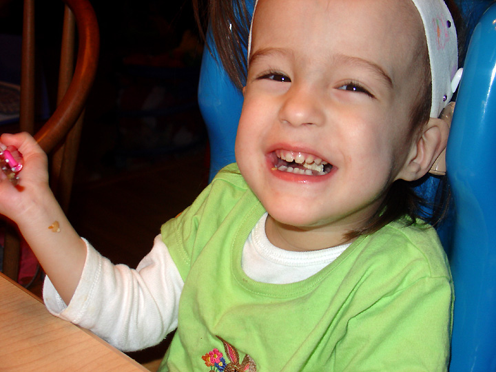 [2007.04.07EdenEating.jpg]