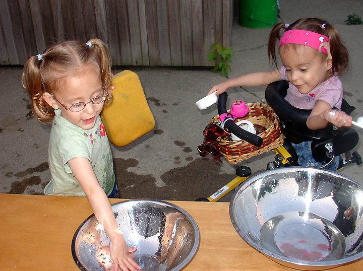 [2007.06.01HandEPlaying.jpg]