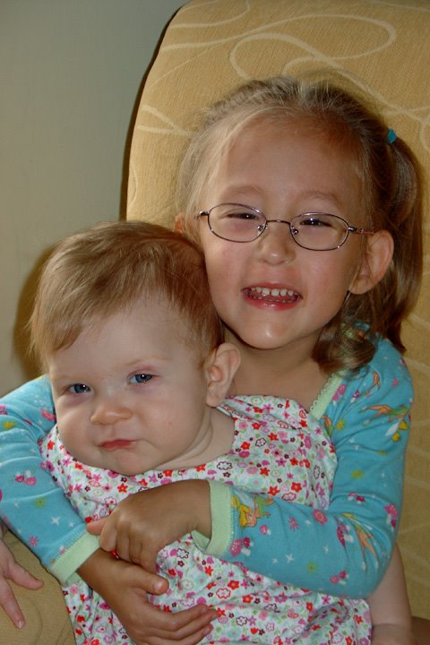 [2008.09.04Holly&Leah.jpg]