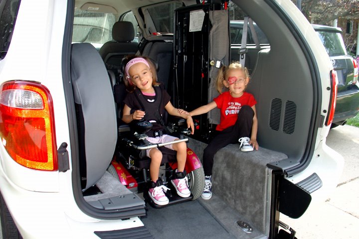 [2008.09.28GirlsinVan.jpg]