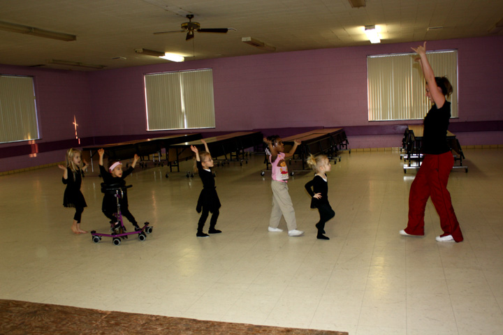 [2009.02.23DanceClass2.jpg]