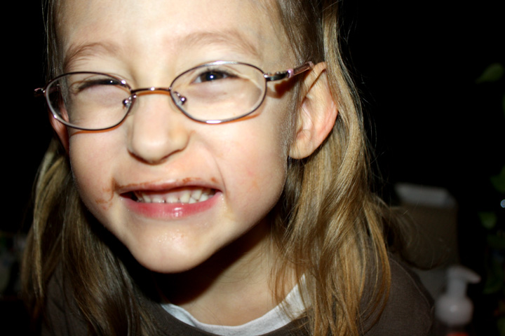 [2009.04.HollyCutie.jpg]