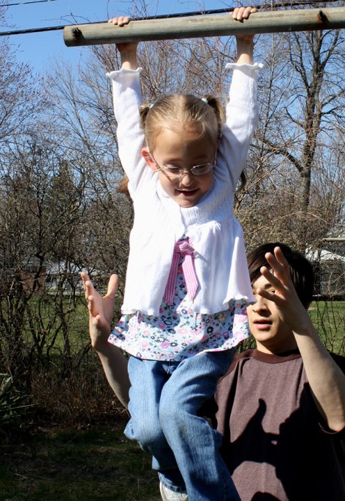 [2009.04.11HollandHanging.jpg]