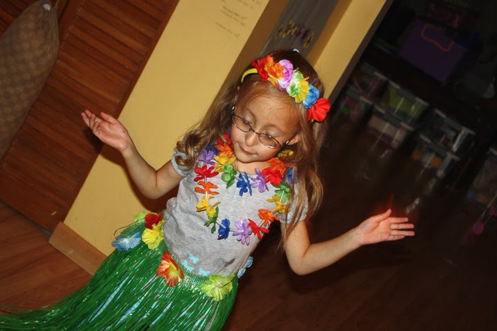 [2009.07.27HollandHula.jpg]