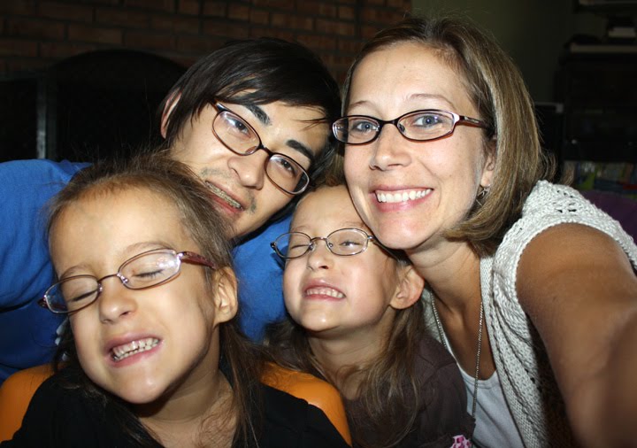 [2009.09.26Four-EyedFamily.jpg]