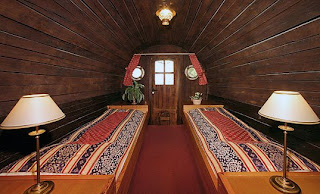 hotel aneh