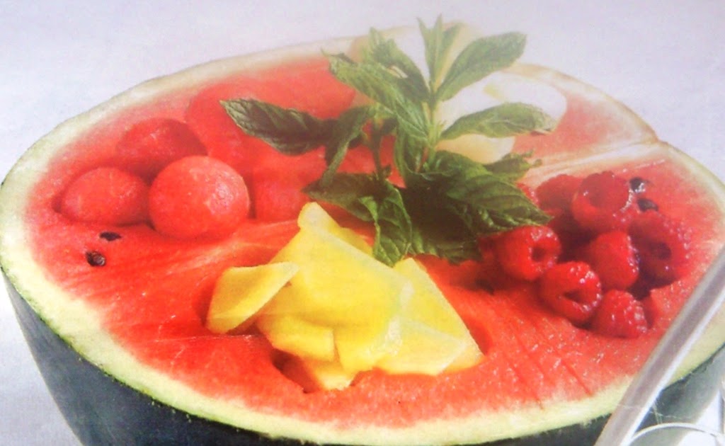Las recetas de Rosa SANDÍA RELLENA DE FRUTAS DE VERANO Las recetas de Rosa SANDÍA RELLENA DE FRUTAS DE VERANO
