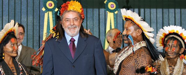 [lula-indios.jpg]