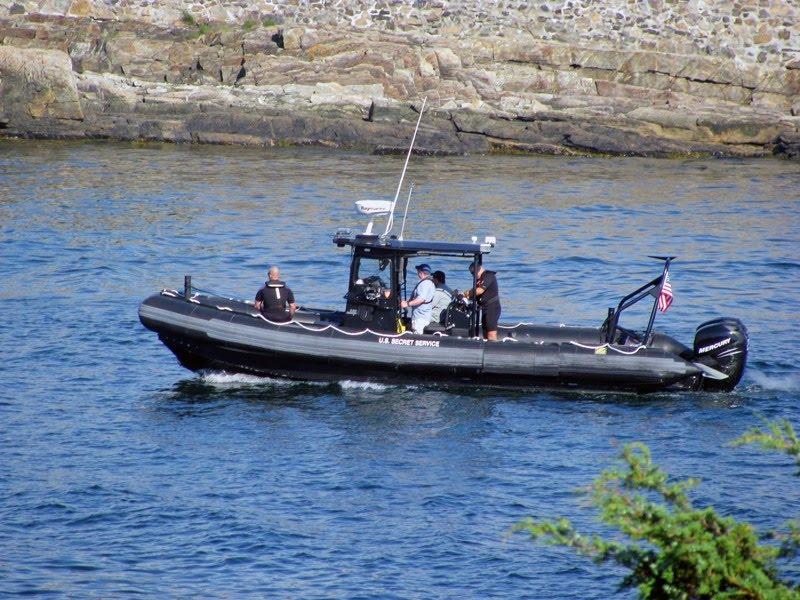 Image: https://2.bp.blogspot.com/_TyyItiwdrgs/TDpN1ZQE29I/AAAAAAAAClk/bTrEx7wqSB4/s1600/Copy+of+bush_5848.jpg