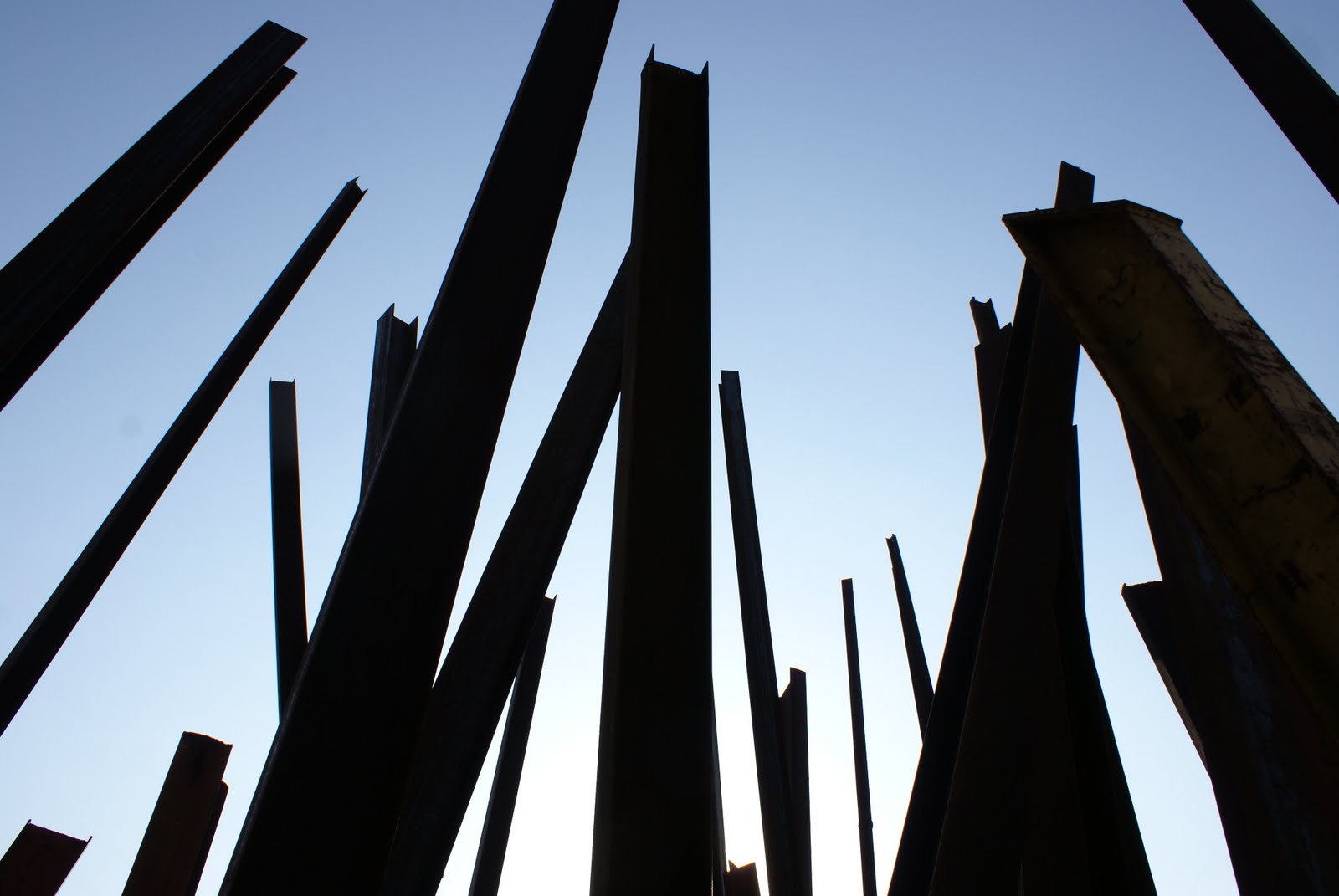 Minas Gerando Fotus: Chris Burden - Beam drop Inhotin, 2008