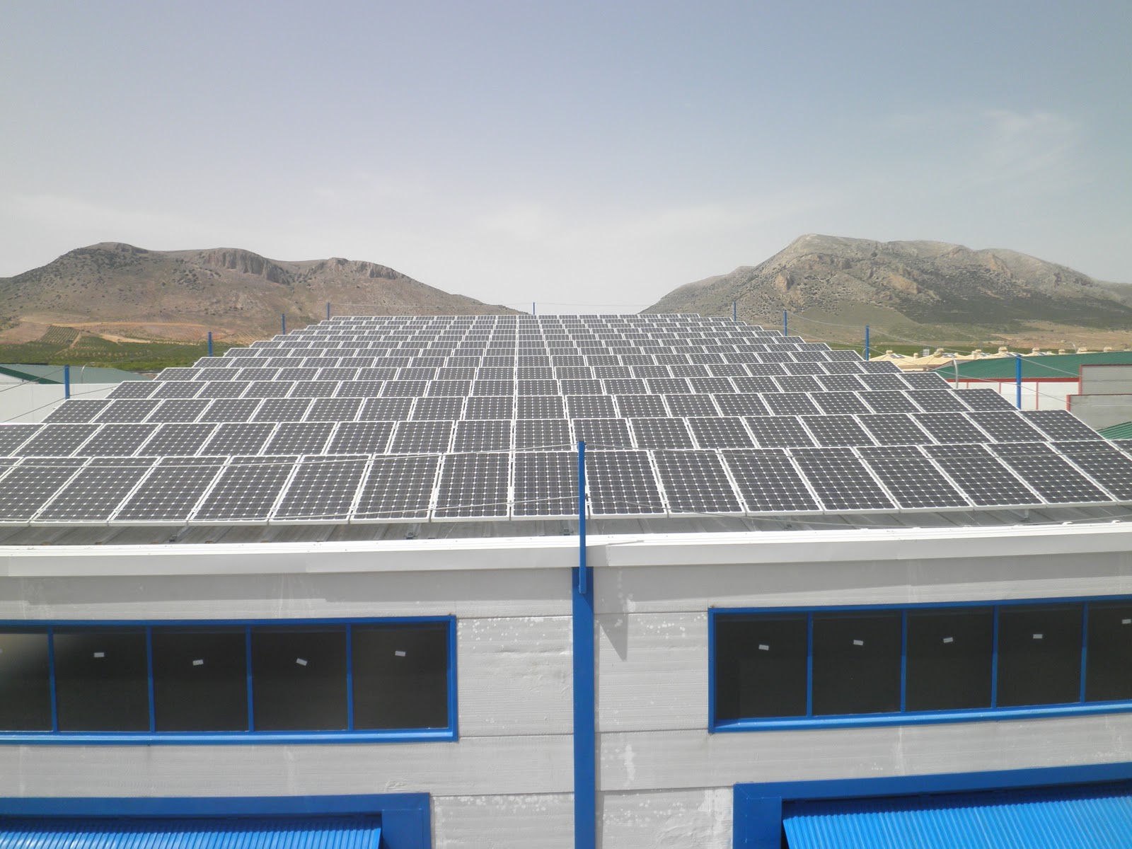 IBEROTECH: ENERGÍA SOLAR FOTOVOLTAICA SOBRE CUBIERTA Y SUELO