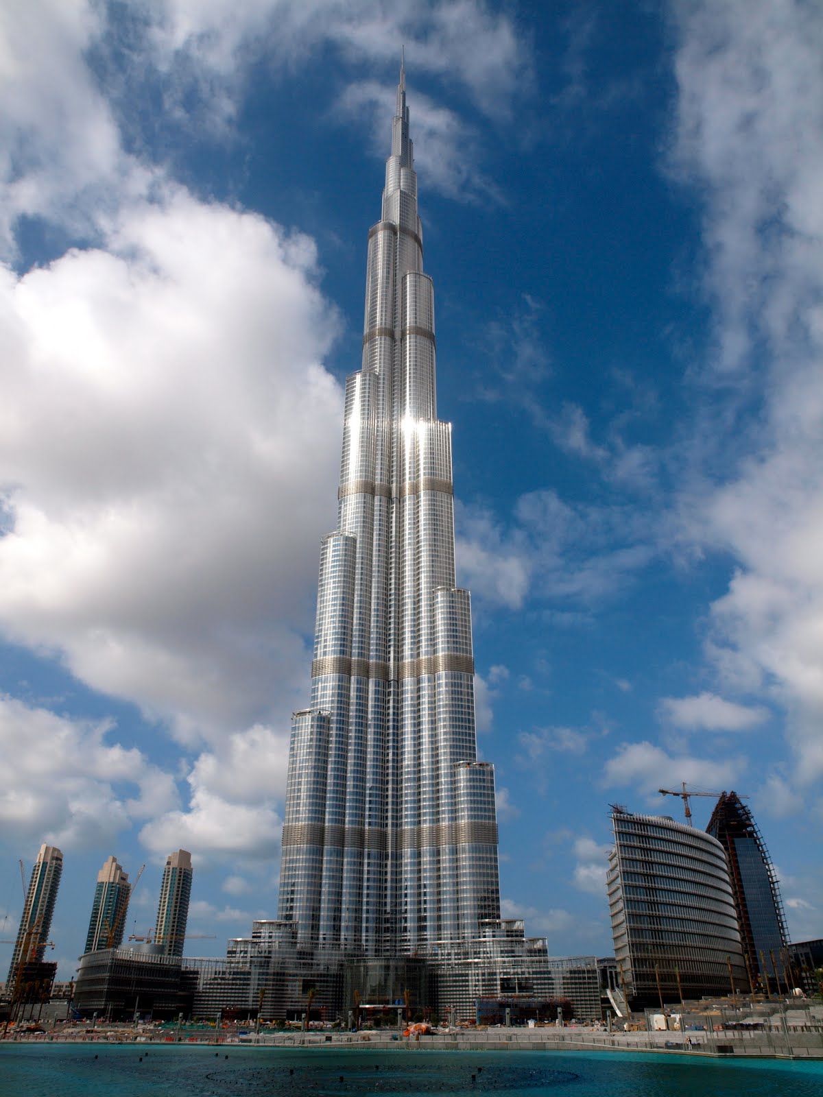 Башня бурдж халифа этажей. Бурдж-Халифа Дубай. Башня Бурдж Халифа в Дубае. Бурдж-Халифа (828 м). Дубай, ОАЭ. Самая высокая башня в мире Бурдж Халифа.