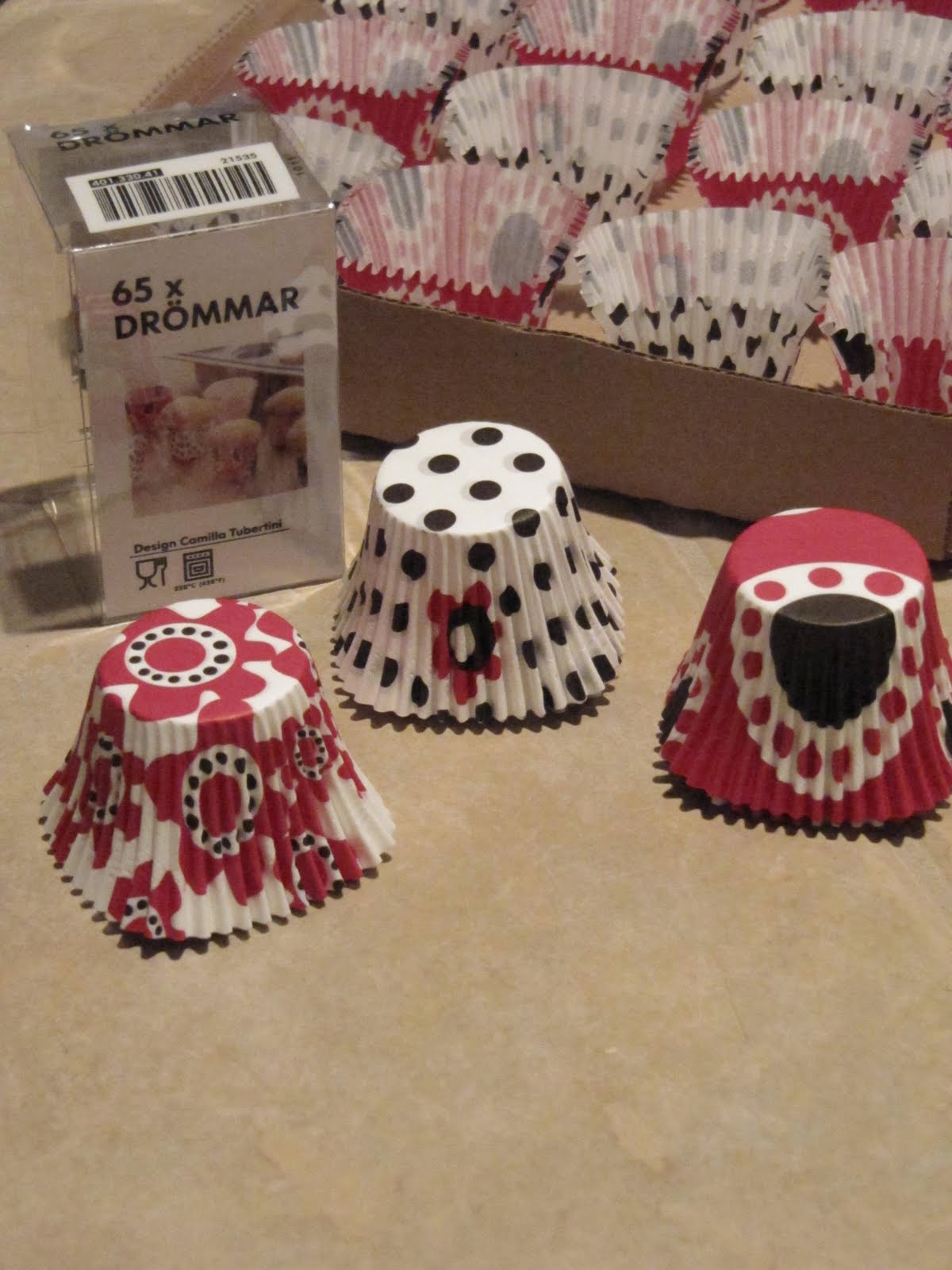 Sew Many Ways... Recycled Cupcake Carrier...