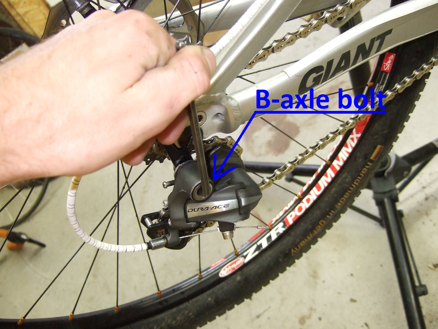 Benno's Blog & More: How-To: Align your rear derailleur hanger