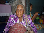 Nenek terampil dalam menolong Persalinan