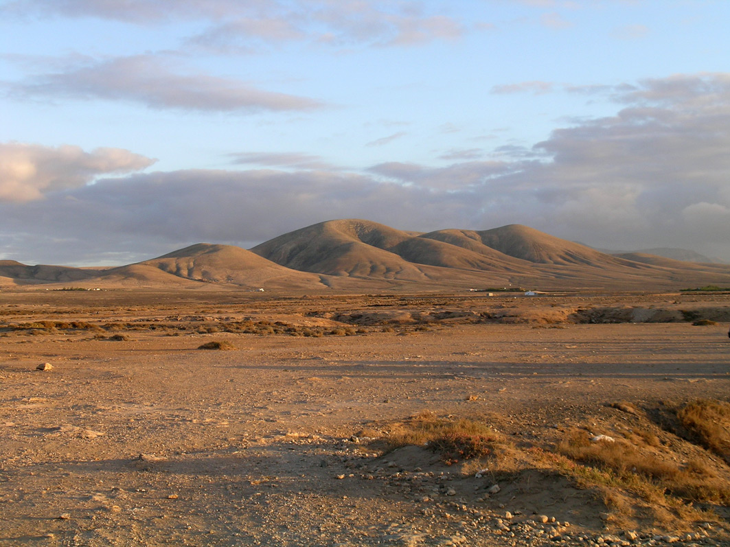 Fuerteventura-Monta%25C3%25B1as-al-a.jpg