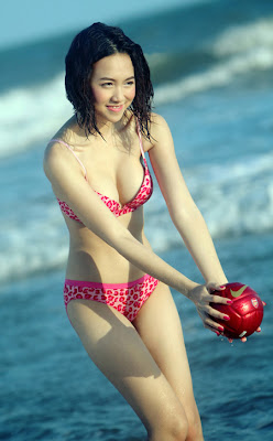 http://2.bp.blogspot.com/_UKgbVKy14gk/TKiUQKJfyqI/AAAAAAAAI1s/5pZSmw-hkck/s400/Vietnam-Girl-On-Beach-12.jpg