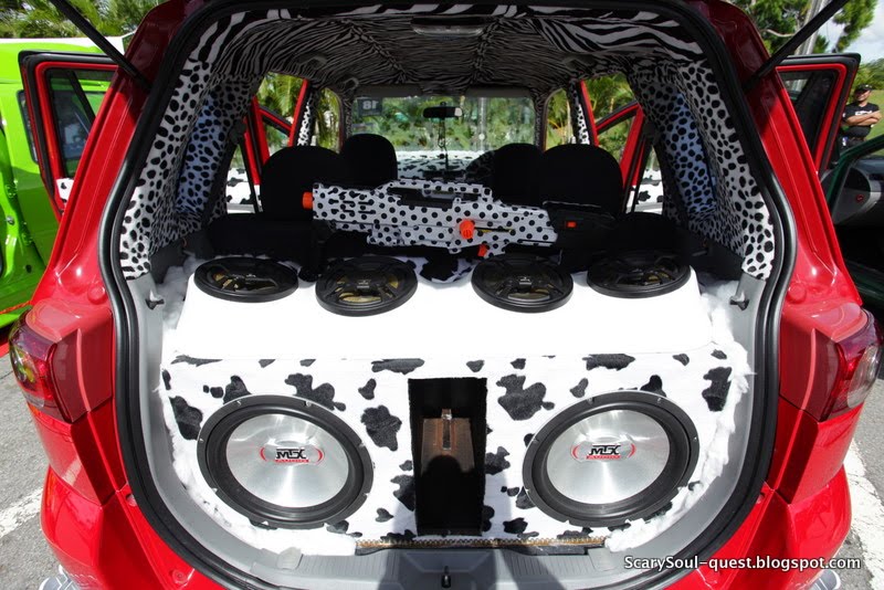 The Quest of The Photographer Wannabe Car Audio Show at the Year End