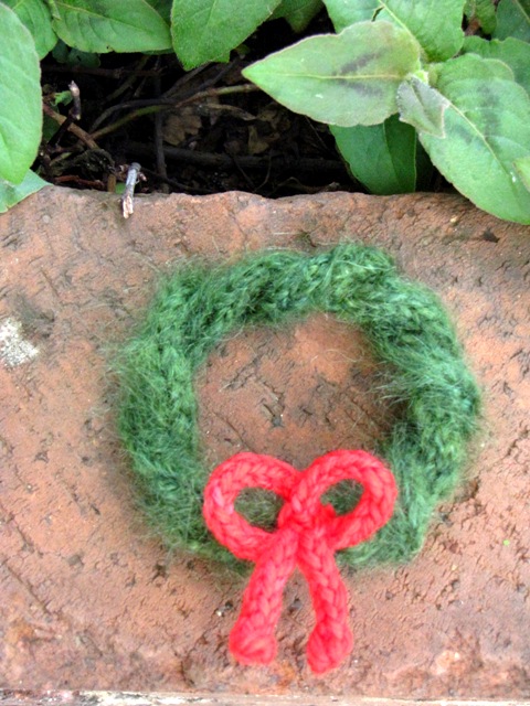 Christmas Wreath Knitting Pattern Minature Natural Suburbia