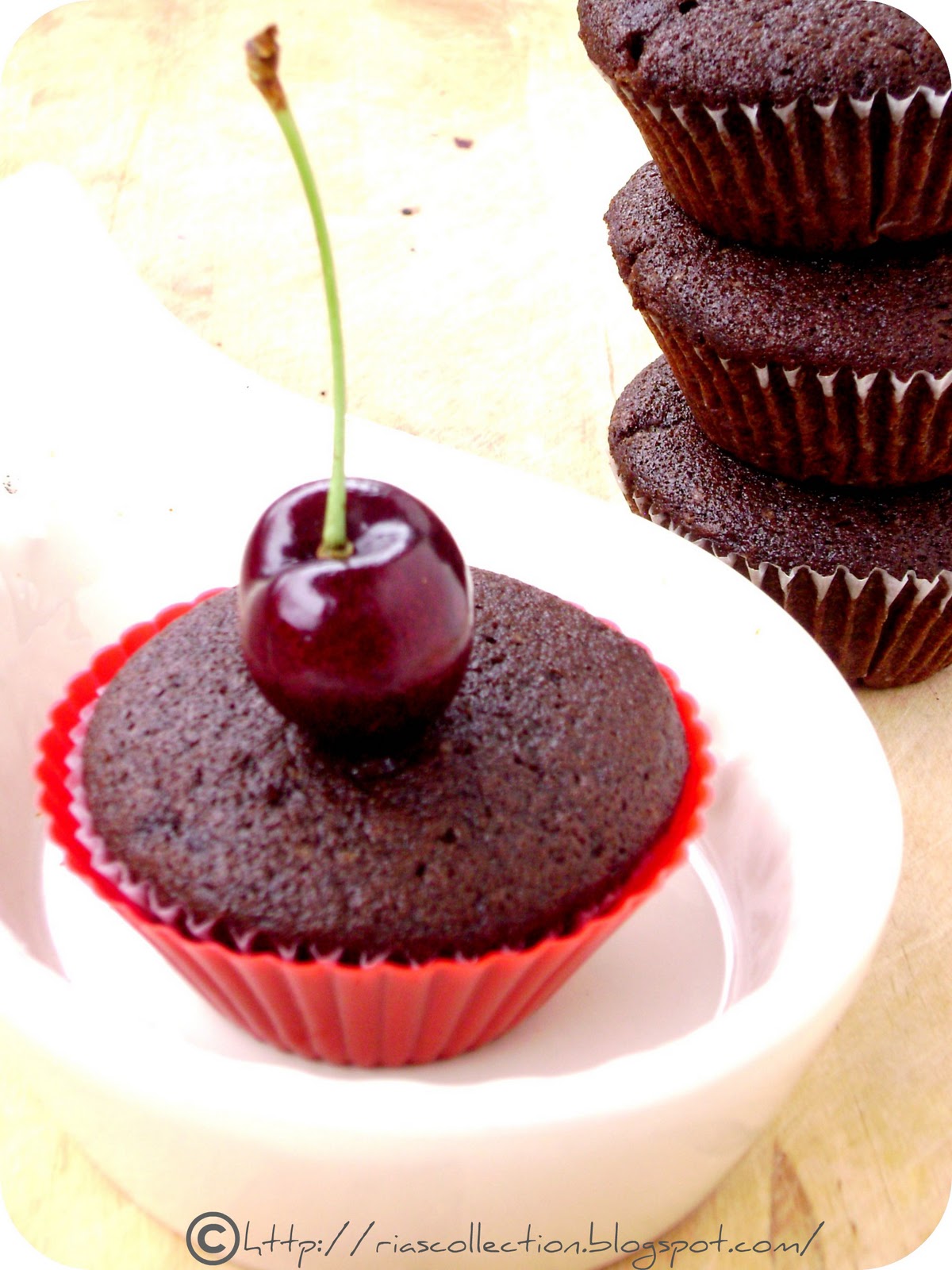 Ria's Collection CHOCOLATE FUDGE CUPCAKES