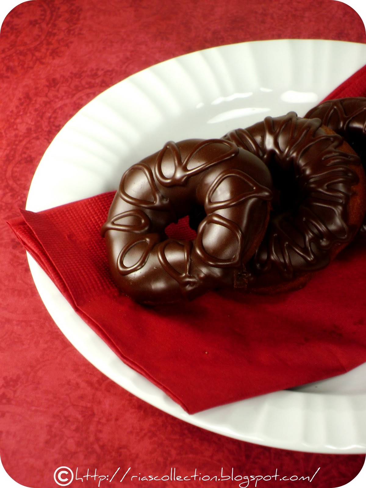 Ria's Collection CHOCOLATE & BOSTON CREME DOUGHNUTS! It's Daring Baker