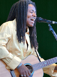 [Tracy_Chapmanhh.jpg]