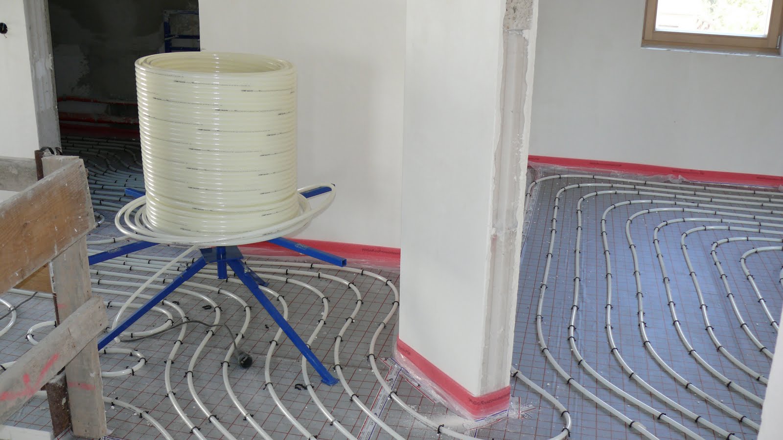 Wolfbau: Trittschalldämmung und Fußbodenheizung