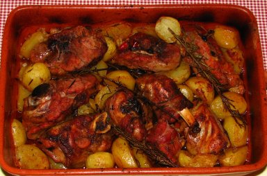 [Borrego_assado_alecrim_batatas.jpg]