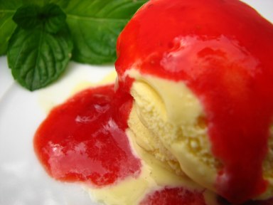 [Gelado_com_molho_morango_1.jpg]