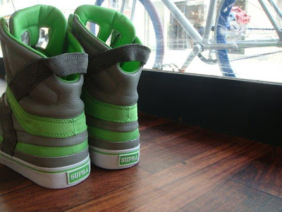 SUPRA(スープラ)SKYTOP2 GREY/LIME スニーカー バックアングル